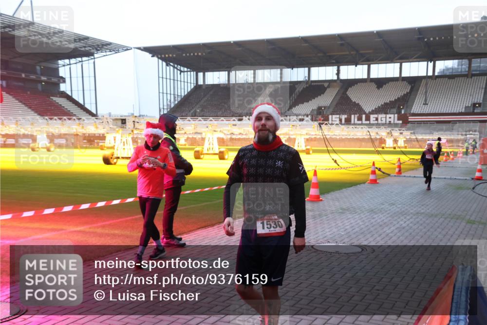 07.12.2025 - St. Pauli X-Mass-Run No. 15 Luisa Fischer http://msf.ph/oto/9376159 07.12.2025 09:56:43 Ziel 30, 1530, 312, 1483, 1530, 3255 meine-sportfotos.de