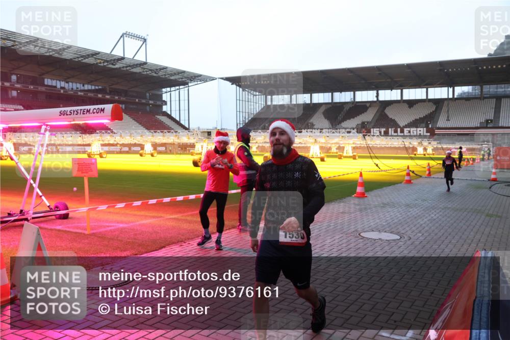07.12.2025 - St. Pauli X-Mass-Run No. 15 Luisa Fischer http://msf.ph/oto/9376161 07.12.2025 09:56:44 Ziel 1530, 312, 1483, 1530, 3255 meine-sportfotos.de