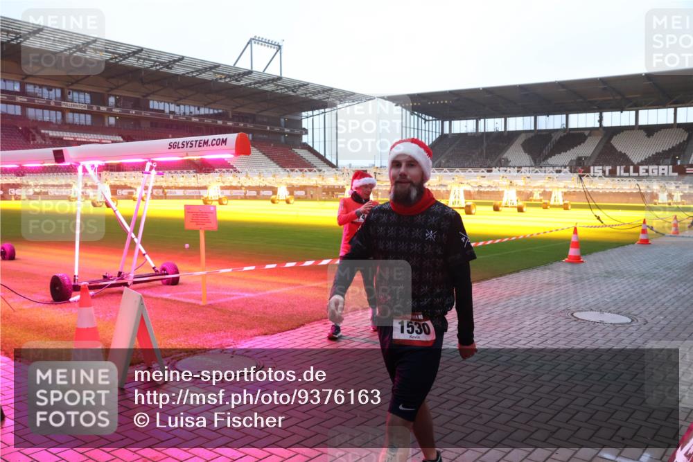 07.12.2025 - St. Pauli X-Mass-Run No. 15 Luisa Fischer http://msf.ph/oto/9376163 07.12.2025 09:56:44 Ziel 1530, 312, 1483, 1530, 3255 meine-sportfotos.de
