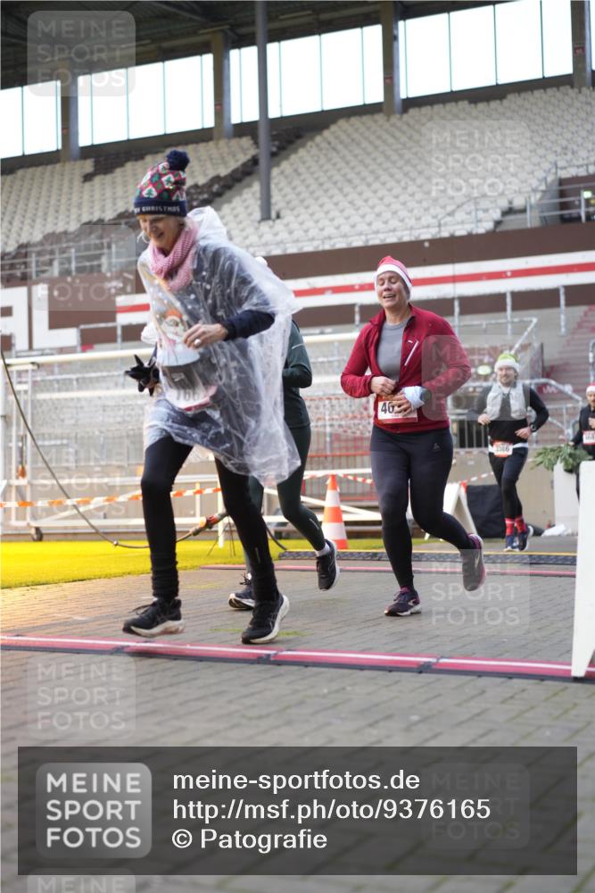 07.12.2025 - St. Pauli X-Mass-Run No. 15 Patografie http://msf.ph/oto/9376165 07.12.2025 10:05:15 Ziel 114, 202, 543, 668, 699, 950, 1121, 1316, 1374, 1481, 1661, 1761, 3186, 3307, 3311, 3386, 4036, 4556, 4558 meine-sportfotos.de