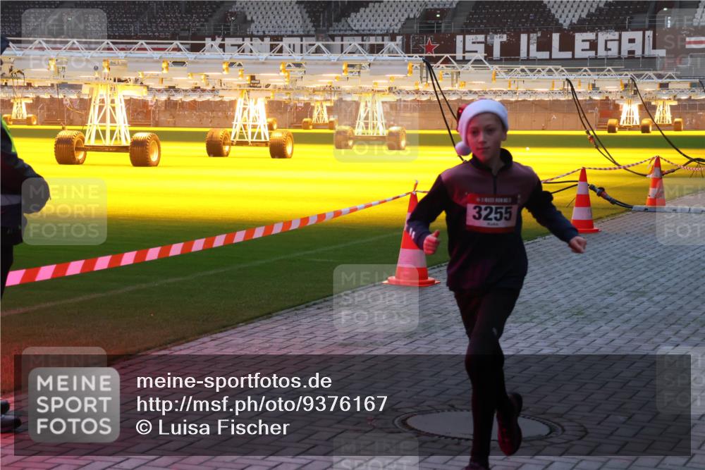 07.12.2025 - St. Pauli X-Mass-Run No. 15 Luisa Fischer http://msf.ph/oto/9376167 07.12.2025 09:56:46 Ziel 3255, 312, 1483, 1530, 3255 meine-sportfotos.de