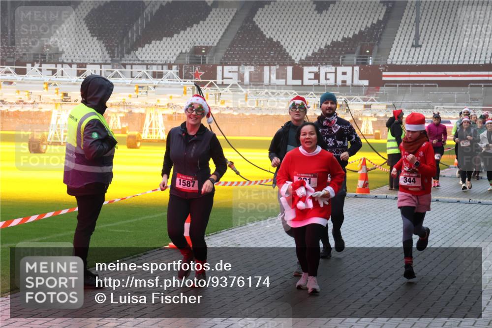 07.12.2025 - St. Pauli X-Mass-Run No. 15 Luisa Fischer http://msf.ph/oto/9376174 07.12.2025 11:07:42 Ziel 1587, 231, 344, 622, 77, 281, 315, 342, 344, 476, 490, 591, 595, 596, 603, 621, 622, 673, 688, 781, 1202, 1206, 1233, 1235, 1462, 1469, 1585, 1587, 1634, 1666, 1751, 1824, 1861, 1862, 1866, 2403, 5008 meine-sportfotos.de