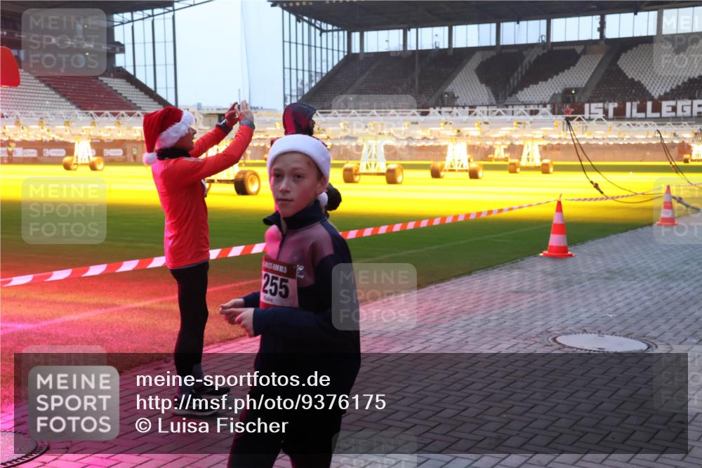 07.12.2025 - St. Pauli X-Mass-Run No. 15 Luisa Fischer http://msf.ph/oto/9376175 07.12.2025 09:56:47 Ziel 255, 312, 1483, 1530, 3255 meine-sportfotos.de