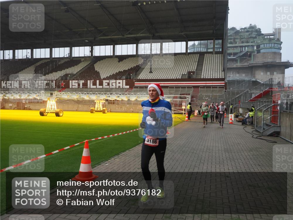 07.12.2025 - St. Pauli X-Mass-Run No. 15 Fabian Wolf http://msf.ph/oto/9376182 07.12.2025 10:05:17 Ziel 114, 202, 210, 292, 543, 699, 1121, 1481, 1661, 1761, 2856, 2866, 3186, 3307, 3311, 3386, 4036 meine-sportfotos.de