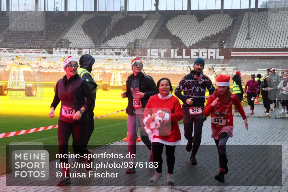 07.12.2025 - St. Pauli X-Mass-Run No. 15 Luisa Fischer http://msf.ph/oto/9376183 07.12.2025 11:07:43 Ziel 1587, 585, 342, 5, 344, 622, 77, 281, 315, 342, 344, 377, 476, 490, 591, 595, 596, 603, 621, 622, 623, 673, 688, 781, 1202, 1206, 1233, 1235, 1462, 1469, 1509, 1585, 1587, 1634, 1666, 1751, 1824, 1861, 1862, 1866, 1910, 2403, 5008 meine-sportfotos.de