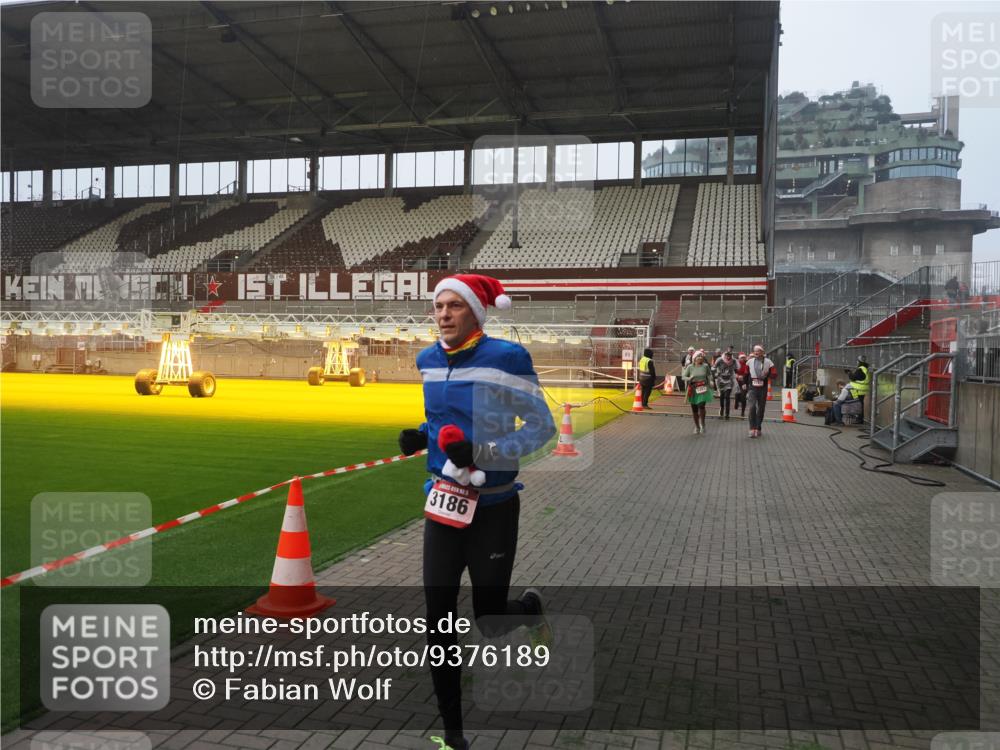 07.12.2025 - St. Pauli X-Mass-Run No. 15 Fabian Wolf http://msf.ph/oto/9376189 07.12.2025 10:05:17 Ziel 114, 202, 210, 292, 543, 699, 1121, 1481, 1661, 1761, 2856, 2866, 3186, 3307, 3311, 3386, 4036 meine-sportfotos.de