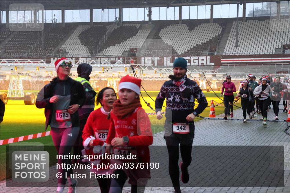 07.12.2025 - St. Pauli X-Mass-Run No. 15 Luisa Fischer http://msf.ph/oto/9376190 07.12.2025 11:07:44 Ziel 1585, 281, 344, 342, 622, 77, 281, 315, 342, 344, 377, 476, 490, 591, 596, 603, 621, 622, 623, 673, 688, 781, 1202, 1206, 1233, 1235, 1462, 1469, 1509, 1585, 1587, 1634, 1666, 1751, 1824, 1861, 1862, 1866, 1910, 2403, 5008 meine-sportfotos.de