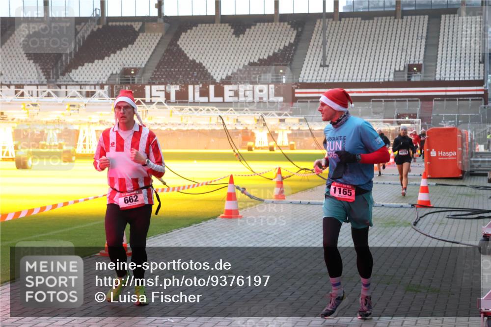 07.12.2025 - St. Pauli X-Mass-Run No. 15 Luisa Fischer http://msf.ph/oto/9376197 07.12.2025 09:57:01 Ziel 662, 1165, 4200, 198, 497, 662, 1116, 1165, 1483, 1530, 3255, 4208, 4209 meine-sportfotos.de