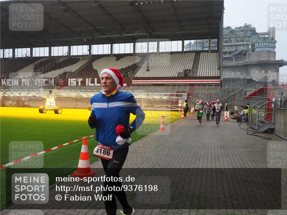 07.12.2025 - St. Pauli X-Mass-Run No. 15 Fabian Wolf http://msf.ph/oto/9376198 07.12.2025 10:05:17 Ziel 114, 202, 210, 292, 543, 699, 1121, 1481, 1661, 1761, 2856, 2866, 3186, 3307, 3311, 3386, 4036 meine-sportfotos.de