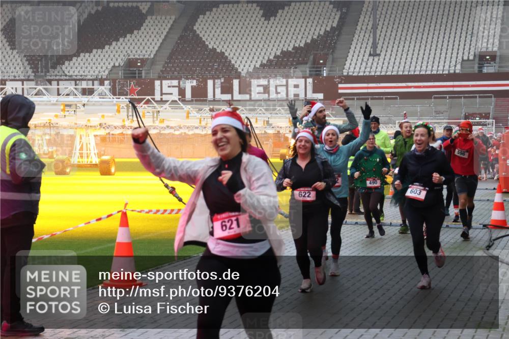 07.12.2025 - St. Pauli X-Mass-Run No. 15 Luisa Fischer http://msf.ph/oto/9376204 07.12.2025 11:07:47 Ziel 621, 622, 490, 603, 596, 77, 281, 315, 332, 342, 344, 377, 476, 490, 591, 596, 603, 621, 622, 623, 673, 688, 781, 1202, 1206, 1233, 1235, 1509, 1585, 1587, 1634, 1666, 1751, 1824, 1861, 1862, 1866, 1910, 2403, 2693, 5008 meine-sportfotos.de