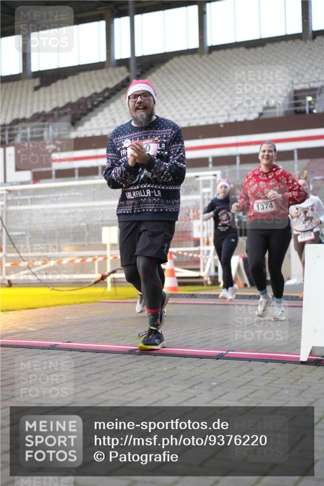 07.12.2025 - St. Pauli X-Mass-Run No. 15 Patografie http://msf.ph/oto/9376220 07.12.2025 10:05:18 Ziel 114, 543, 668, 950, 1121, 1316, 1374, 1481, 1661, 1761, 3186, 3386, 4036, 4556, 4558 meine-sportfotos.de