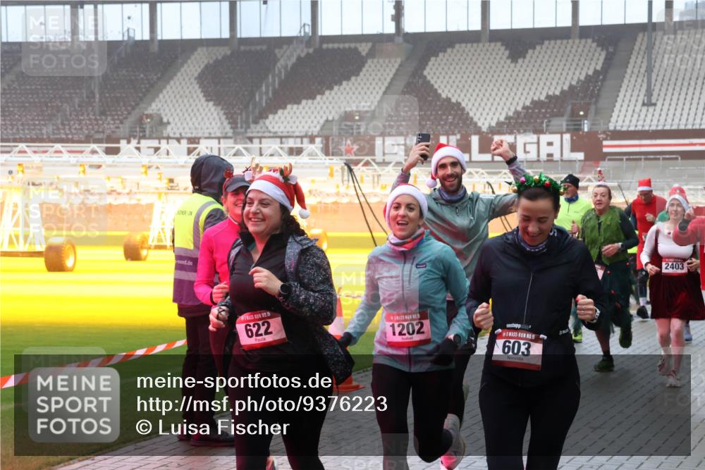 07.12.2025 - St. Pauli X-Mass-Run No. 15 Luisa Fischer http://msf.ph/oto/9376223 07.12.2025 11:07:50 Ziel 15, 622, 15, 1202, 15, 3, 603, 2403, 77, 281, 315, 332, 342, 344, 377, 389, 397, 476, 490, 591, 596, 603, 621, 622, 623, 673, 688, 781, 1202, 1206, 1233, 1235, 1509, 1585, 1587, 1634, 1666, 1751, 1824, 1861, 1862, 1866, 1910, 2403, 2693, 5008 meine-sportfotos.de