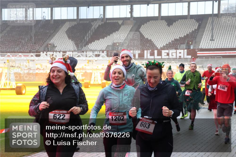 07.12.2025 - St. Pauli X-Mass-Run No. 15 Luisa Fischer http://msf.ph/oto/9376226 07.12.2025 11:07:50 Ziel 15, 622, 15, 1202, 15, 603, 476, 596, 77, 281, 315, 332, 342, 344, 377, 389, 397, 476, 490, 591, 596, 603, 621, 622, 623, 673, 688, 781, 1202, 1206, 1233, 1235, 1509, 1585, 1587, 1634, 1666, 1751, 1824, 1861, 1862, 1866, 1910, 2403, 2693, 5008 meine-sportfotos.de