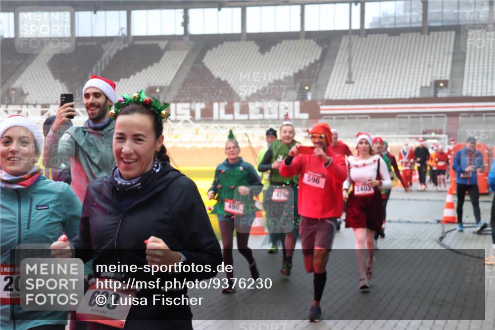 07.12.2025 - St. Pauli X-Mass-Run No. 15 Luisa Fischer http://msf.ph/oto/9376230 07.12.2025 11:07:51 Ziel 15, 202, 15, 603, 490, 476, 596, 2403, 77, 281, 315, 332, 342, 344, 377, 389, 397, 476, 490, 591, 596, 603, 621, 622, 623, 673, 688, 781, 1202, 1206, 1233, 1235, 1509, 1585, 1587, 1634, 1666, 1751, 1824, 1861, 1862, 1866, 1910, 2403, 2693, 5008 meine-sportfotos.de