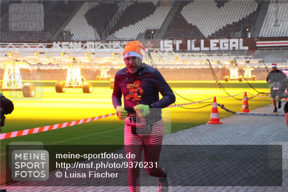 07.12.2025 - St. Pauli X-Mass-Run No. 15 Luisa Fischer http://msf.ph/oto/9376231 07.12.2025 09:57:06 Ziel 198, 198, 497, 662, 1116, 1165, 1483, 1530, 2861, 3255, 4208, 4209 meine-sportfotos.de