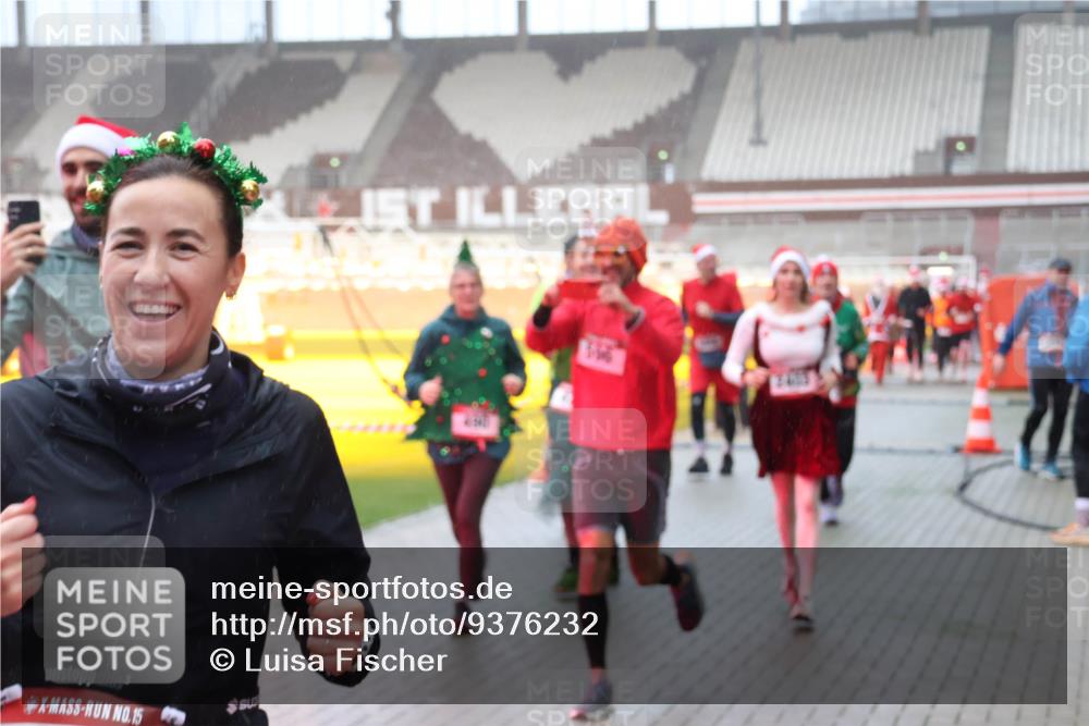 07.12.2025 - St. Pauli X-Mass-Run No. 15 Luisa Fischer http://msf.ph/oto/9376232 07.12.2025 11:07:51 Ziel 15, 77, 281, 315, 332, 342, 344, 377, 389, 397, 476, 490, 591, 596, 603, 621, 622, 623, 673, 688, 781, 1202, 1206, 1233, 1235, 1509, 1585, 1587, 1634, 1666, 1751, 1824, 1861, 1862, 1866, 1910, 2403, 2693, 5008 meine-sportfotos.de