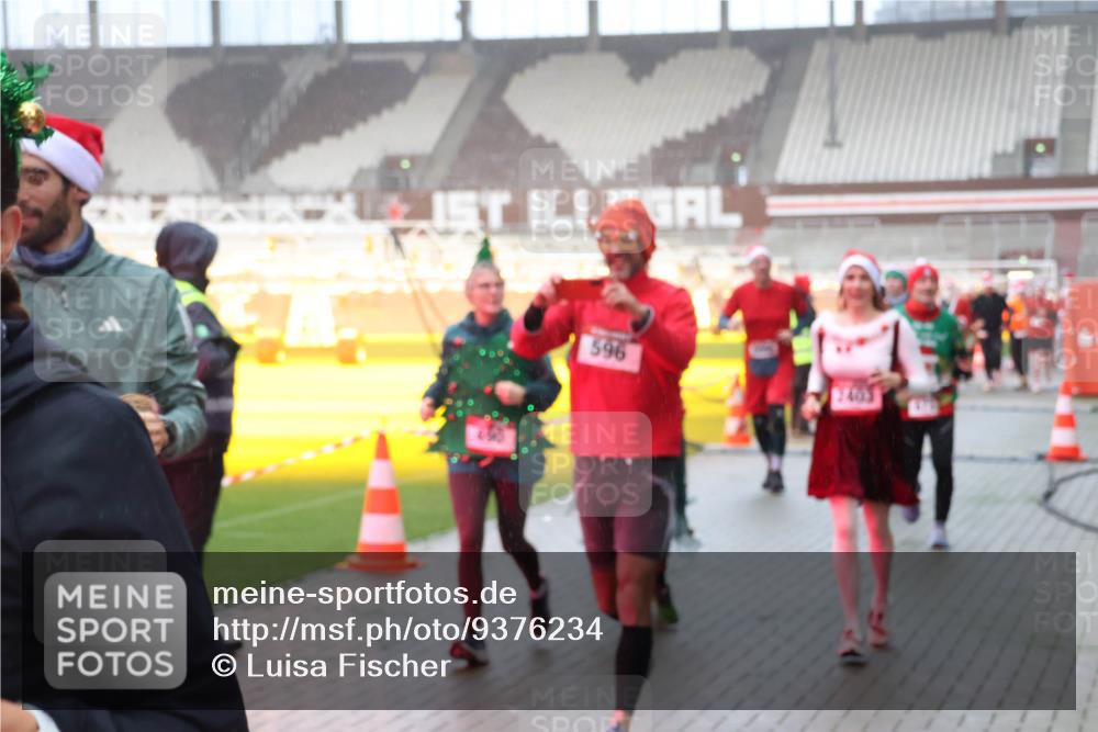 07.12.2025 - St. Pauli X-Mass-Run No. 15 Luisa Fischer http://msf.ph/oto/9376234 07.12.2025 11:07:51 Ziel 596, 7403, 77, 281, 315, 332, 342, 344, 377, 389, 397, 476, 490, 591, 596, 603, 621, 622, 623, 673, 688, 781, 1202, 1206, 1233, 1235, 1509, 1585, 1587, 1634, 1666, 1751, 1824, 1861, 1862, 1866, 1910, 2403, 2693, 5008 meine-sportfotos.de