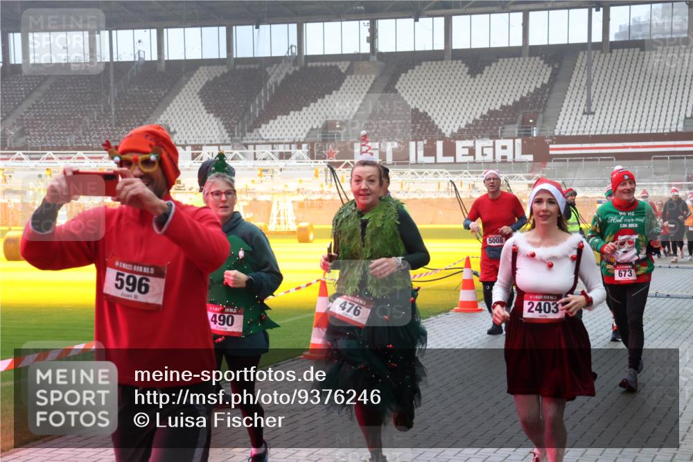 07.12.2025 - St. Pauli X-Mass-Run No. 15 Luisa Fischer http://msf.ph/oto/9376246 07.12.2025 11:07:53 Ziel 15, 596, 490, 476, 5008, 2403, 673, 77, 273, 281, 315, 332, 342, 344, 377, 389, 397, 476, 490, 591, 596, 603, 621, 622, 623, 673, 688, 781, 1202, 1206, 1233, 1235, 1509, 1585, 1587, 1634, 1666, 1751, 1812, 1824, 1861, 1862, 1866, 1910, 2403, 2693, 5008 meine-sportfotos.de