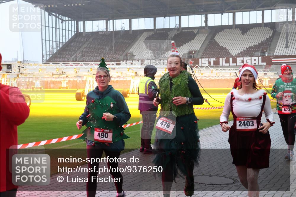 07.12.2025 - St. Pauli X-Mass-Run No. 15 Luisa Fischer http://msf.ph/oto/9376250 07.12.2025 11:07:53 Ziel 5, 490, 15, 476, 15, 2403, 673, 77, 273, 281, 315, 332, 342, 344, 377, 389, 397, 476, 490, 591, 596, 603, 621, 622, 623, 673, 688, 781, 1202, 1206, 1233, 1235, 1509, 1585, 1587, 1634, 1666, 1751, 1812, 1824, 1861, 1862, 1866, 1910, 2403, 2693, 5008 meine-sportfotos.de