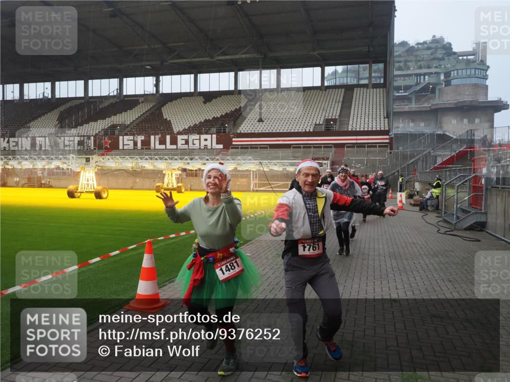 07.12.2025 - St. Pauli X-Mass-Run No. 15 Fabian Wolf http://msf.ph/oto/9376252 07.12.2025 10:05:22 Ziel 114, 543, 668, 950, 1121, 1316, 1374, 1481, 1661, 1761, 3186, 3386, 4036, 4556, 4558 meine-sportfotos.de