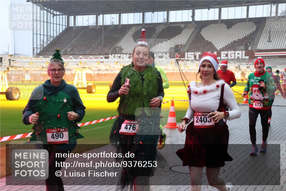 07.12.2025 - St. Pauli X-Mass-Run No. 15 Luisa Fischer http://msf.ph/oto/9376253 07.12.2025 11:07:54 Ziel 490, 476, 2403, 673, 77, 271, 273, 281, 315, 332, 342, 344, 377, 389, 397, 476, 490, 591, 596, 603, 621, 622, 623, 673, 688, 781, 1202, 1206, 1233, 1235, 1439, 1441, 1509, 1585, 1587, 1634, 1666, 1751, 1812, 1824, 1861, 1862, 1866, 1910, 2403, 2693, 5008 meine-sportfotos.de
