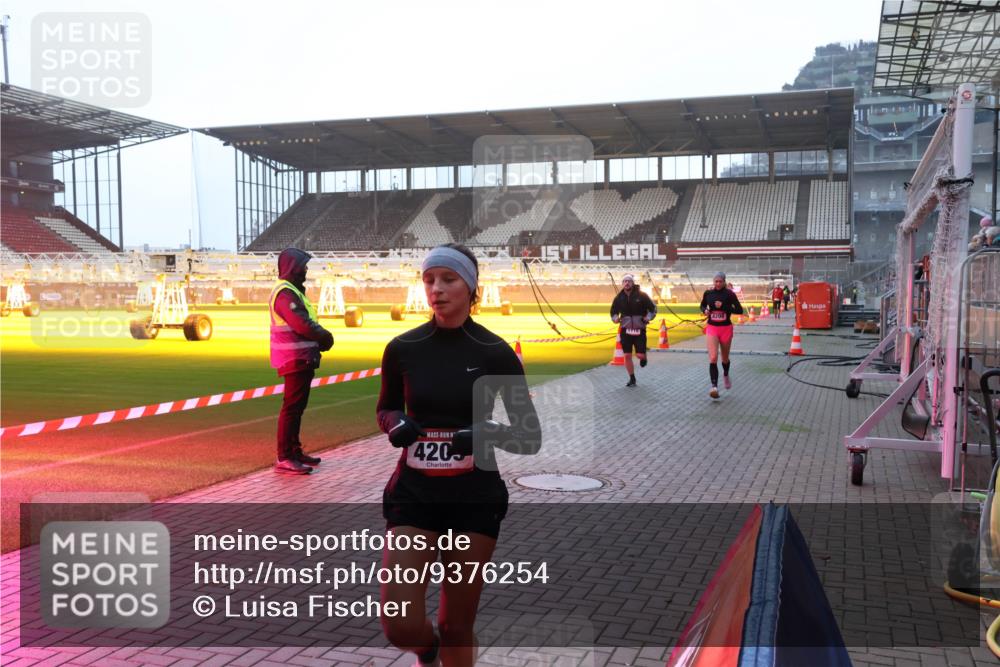 07.12.2025 - St. Pauli X-Mass-Run No. 15 Luisa Fischer http://msf.ph/oto/9376254 07.12.2025 09:57:09 Ziel 420, 4208, 198, 497, 662, 1116, 1165, 1483, 2861, 3255, 4208, 4209 meine-sportfotos.de