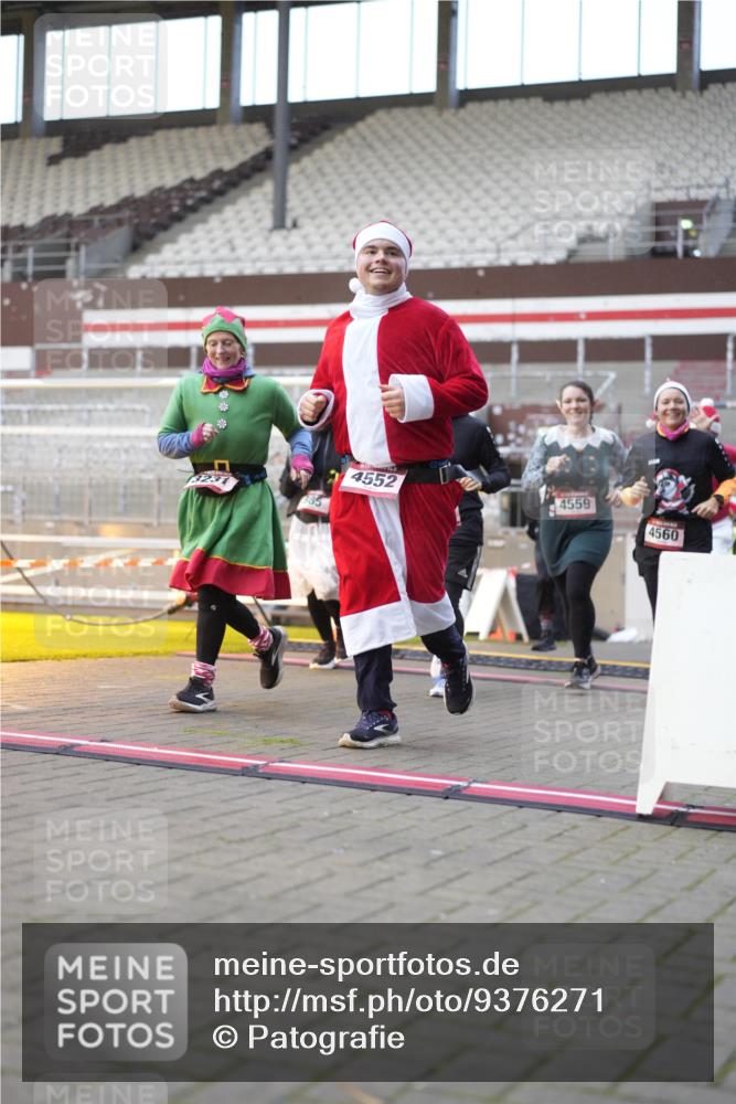 07.12.2025 - St. Pauli X-Mass-Run No. 15 Patografie http://msf.ph/oto/9376271 07.12.2025 10:05:31 Ziel 123, 363, 385, 543, 668, 945, 950, 1215, 1222, 1316, 1374, 3231, 3386, 4552, 4555, 4556, 4558, 4559, 4560 meine-sportfotos.de