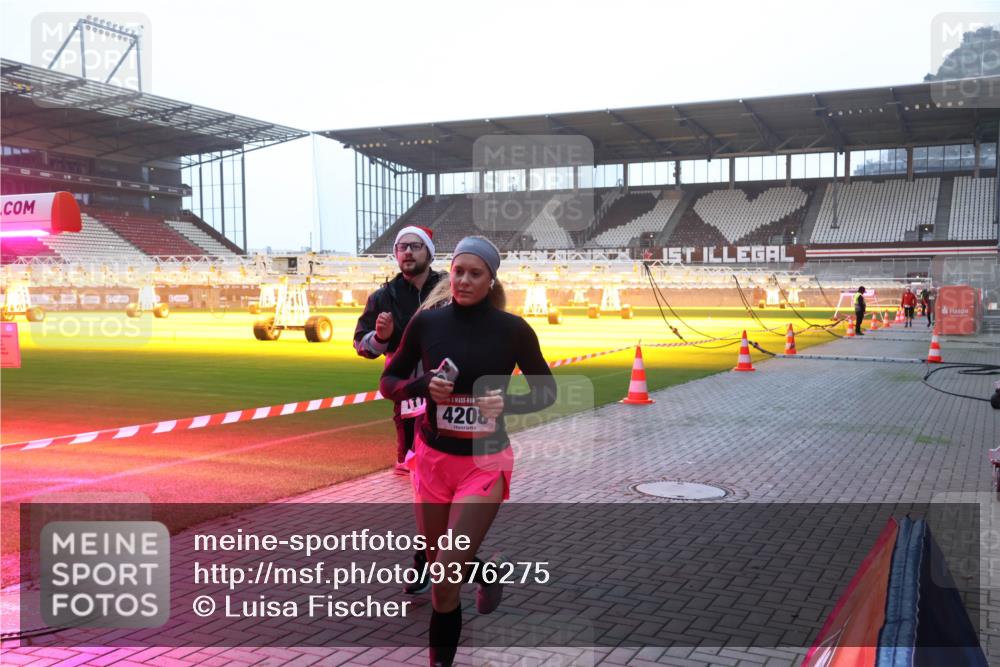 07.12.2025 - St. Pauli X-Mass-Run No. 15 Luisa Fischer http://msf.ph/oto/9376275 07.12.2025 09:57:12 Ziel 4208, 198, 497, 662, 1116, 1165, 2861, 3255, 4208, 4209 meine-sportfotos.de