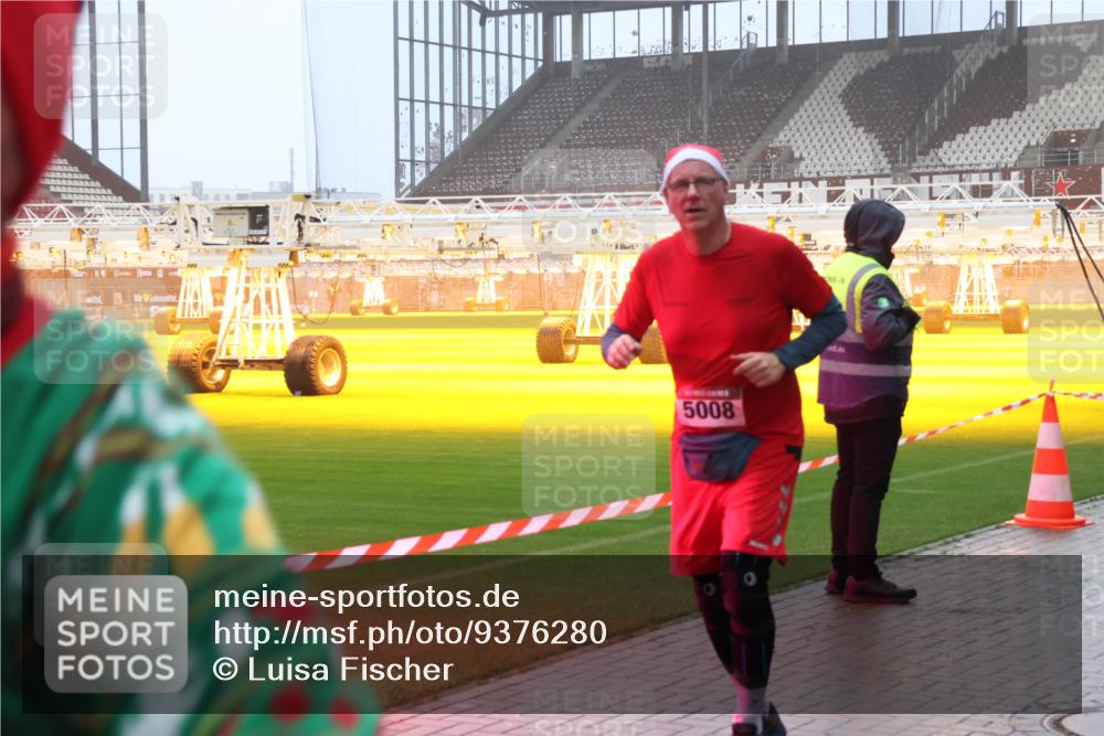 07.12.2025 - St. Pauli X-Mass-Run No. 15 Luisa Fischer http://msf.ph/oto/9376280 07.12.2025 11:07:57 Ziel 5008, 77, 271, 273, 281, 315, 332, 342, 344, 377, 389, 397, 476, 490, 591, 596, 603, 621, 622, 623, 673, 688, 781, 1202, 1206, 1233, 1235, 1378, 1382, 1383, 1439, 1441, 1509, 1585, 1587, 1812, 1824, 1861, 1862, 1866, 1910, 2403, 2693, 5008 meine-sportfotos.de
