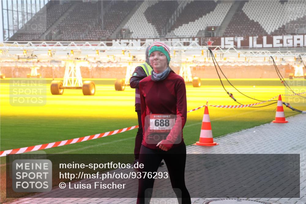 07.12.2025 - St. Pauli X-Mass-Run No. 15 Luisa Fischer http://msf.ph/oto/9376293 07.12.2025 11:07:59 Ziel 15, 688, 77, 271, 273, 281, 286, 293, 315, 332, 342, 344, 377, 389, 397, 476, 490, 591, 596, 603, 621, 622, 623, 673, 688, 781, 1202, 1206, 1233, 1235, 1378, 1381, 1382, 1383, 1439, 1441, 1460, 1509, 1585, 1587, 1812, 1824, 1862, 1866, 1910, 2403, 2693, 5008 meine-sportfotos.de