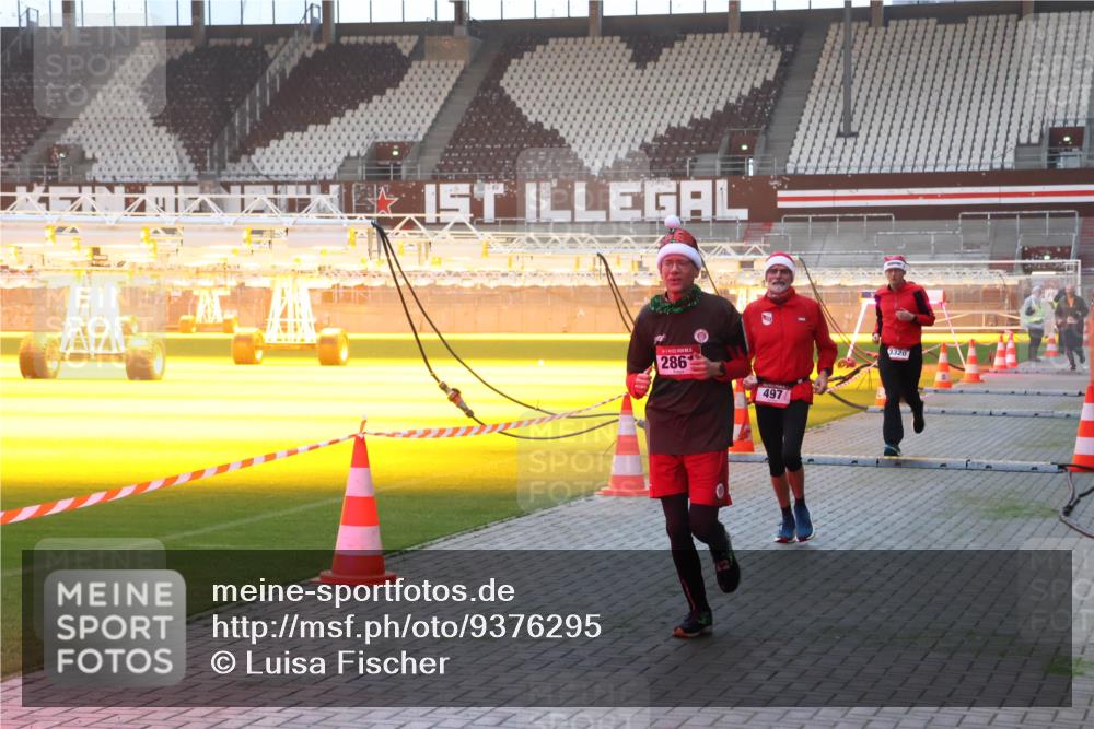 07.12.2025 - St. Pauli X-Mass-Run No. 15 Luisa Fischer http://msf.ph/oto/9376295 07.12.2025 09:57:27 Ziel 286, 497, 0, 3320, 198, 497, 662, 1116, 1165, 2861, 3320, 4032, 4208, 4209 meine-sportfotos.de