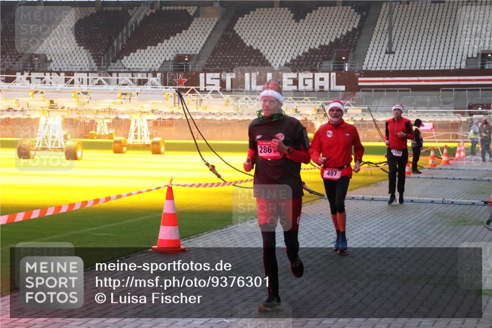 07.12.2025 - St. Pauli X-Mass-Run No. 15 Luisa Fischer http://msf.ph/oto/9376301 07.12.2025 09:57:27 Ziel 286, 497, 3320, 198, 497, 662, 1116, 1165, 2861, 3320, 4032, 4208, 4209 meine-sportfotos.de