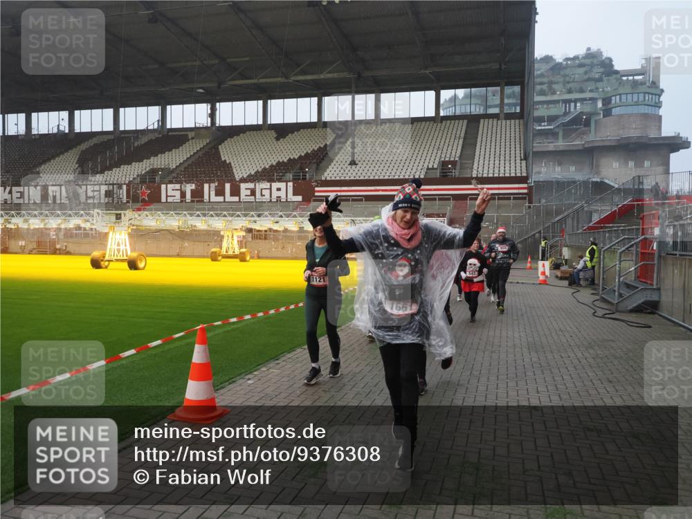 07.12.2025 - St. Pauli X-Mass-Run No. 15 Fabian Wolf http://msf.ph/oto/9376308 07.12.2025 10:05:23 Ziel 114, 543, 668, 950, 1121, 1316, 1374, 1481, 1661, 1761, 3186, 3386, 4036, 4556, 4558 meine-sportfotos.de