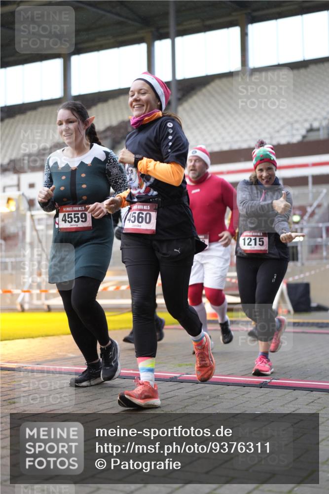 07.12.2025 - St. Pauli X-Mass-Run No. 15 Patografie http://msf.ph/oto/9376311 07.12.2025 10:05:33 Ziel 123, 363, 385, 512, 668, 945, 950, 1215, 1222, 1316, 1374, 3231, 4552, 4555, 4556, 4558, 4559, 4560 meine-sportfotos.de