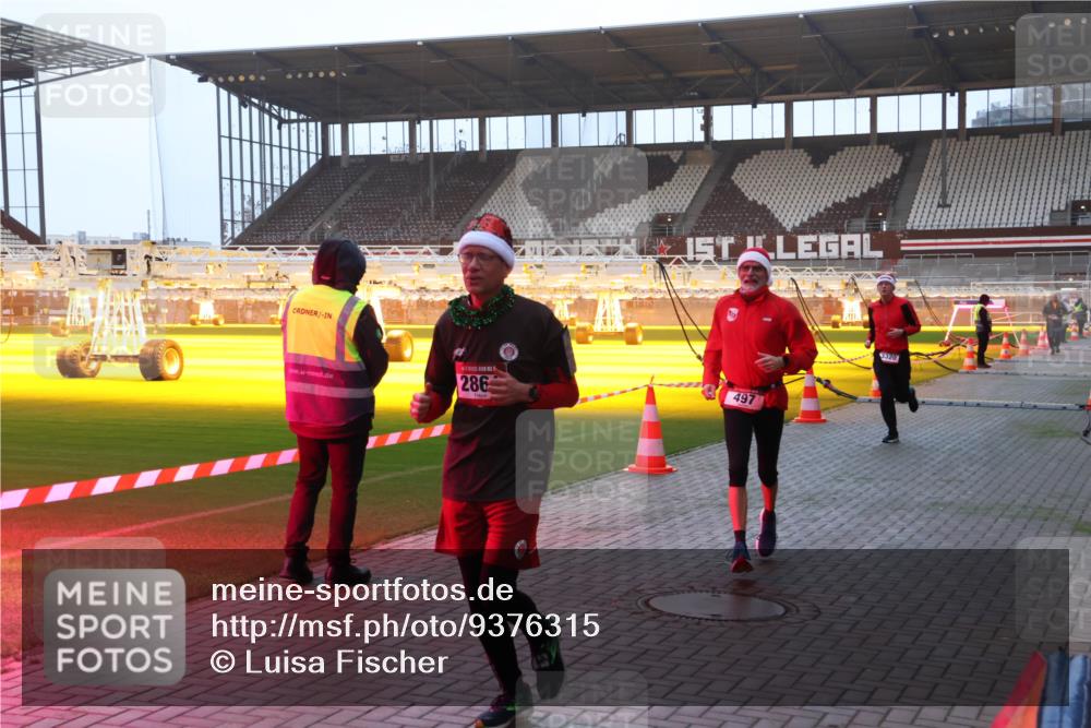 07.12.2025 - St. Pauli X-Mass-Run No. 15 Luisa Fischer http://msf.ph/oto/9376315 07.12.2025 09:57:29 Ziel 286, 497, 3320, 198, 497, 662, 1116, 1165, 2861, 3320, 4032, 4208, 4209 meine-sportfotos.de