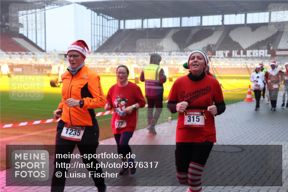 07.12.2025 - St. Pauli X-Mass-Run No. 15 Luisa Fischer http://msf.ph/oto/9376317 07.12.2025 11:08:07 Ziel 1235, 315, 77, 271, 273, 286, 293, 315, 332, 342, 344, 377, 389, 397, 476, 490, 591, 596, 603, 621, 622, 623, 653, 673, 772, 774, 781, 1107, 1123, 1129, 1202, 1206, 1230, 1233, 1235, 1342, 1355, 1378, 1381, 1382, 1383, 1439, 1441, 1460, 1509, 1520, 1525, 1585, 1587, 1812, 1824, 1866, 1910, 2403, 2693, 4815, 5008 meine-sportfotos.de
