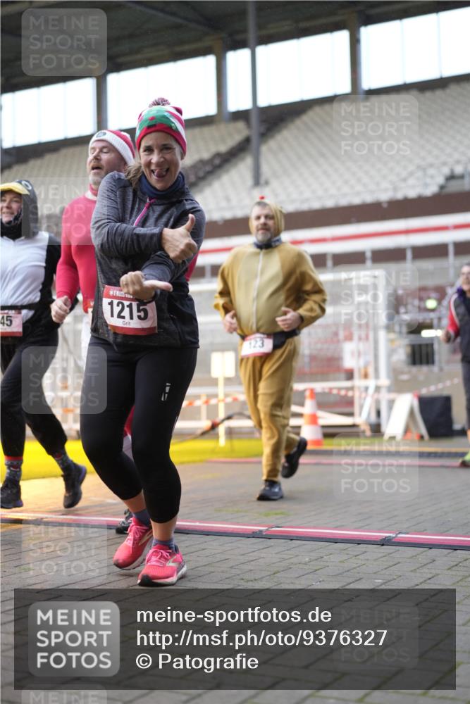 07.12.2025 - St. Pauli X-Mass-Run No. 15 Patografie http://msf.ph/oto/9376327 07.12.2025 10:05:33 Ziel 123, 363, 385, 512, 668, 945, 950, 1215, 1222, 1316, 1374, 3231, 4552, 4555, 4556, 4558, 4559, 4560 meine-sportfotos.de