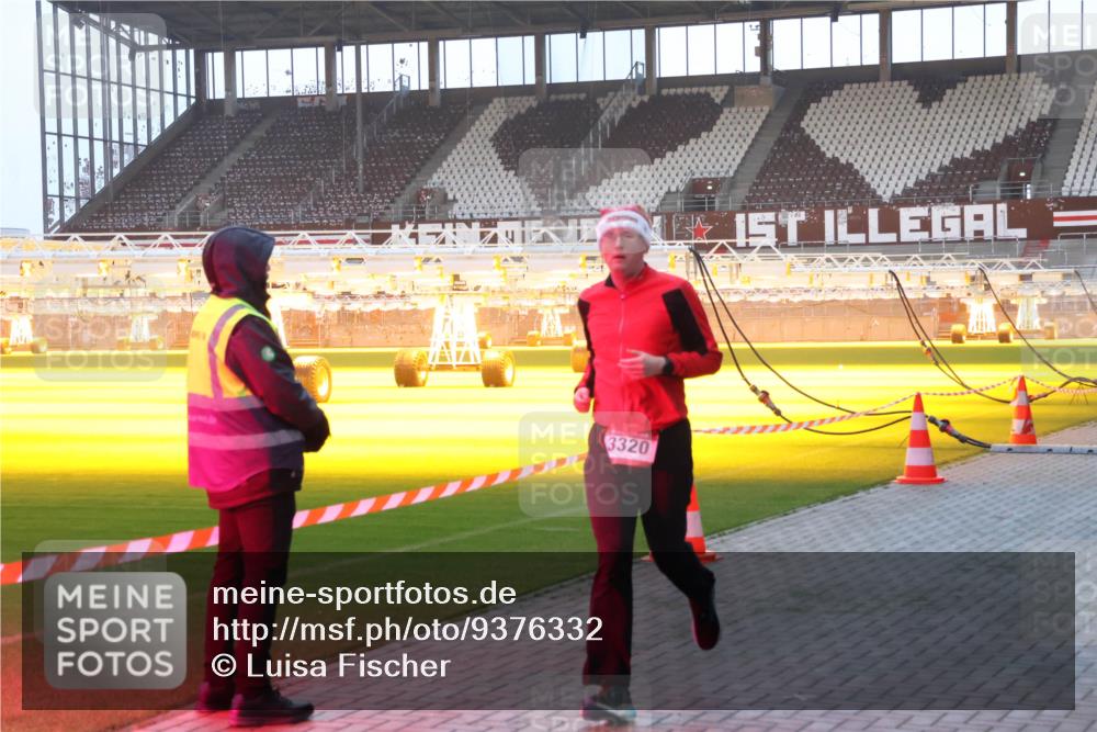 07.12.2025 - St. Pauli X-Mass-Run No. 15 Luisa Fischer http://msf.ph/oto/9376332 07.12.2025 09:57:32 Ziel 3320, 198, 497, 662, 1116, 1165, 2861, 3320, 4032, 4208, 4209 meine-sportfotos.de