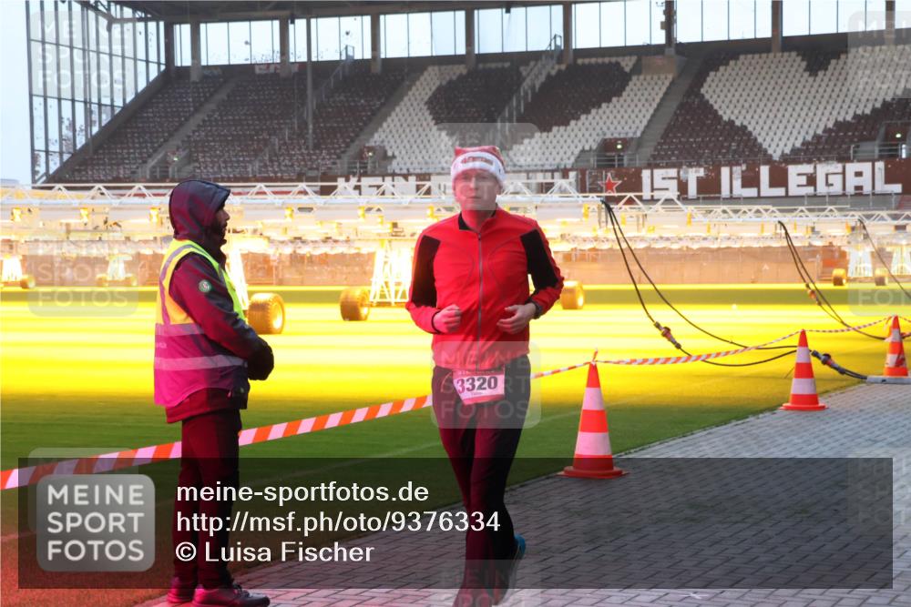 07.12.2025 - St. Pauli X-Mass-Run No. 15 Luisa Fischer http://msf.ph/oto/9376334 07.12.2025 09:57:32 Ziel 49, 3320, 198, 497, 662, 1116, 1165, 2861, 3320, 4032, 4208, 4209 meine-sportfotos.de