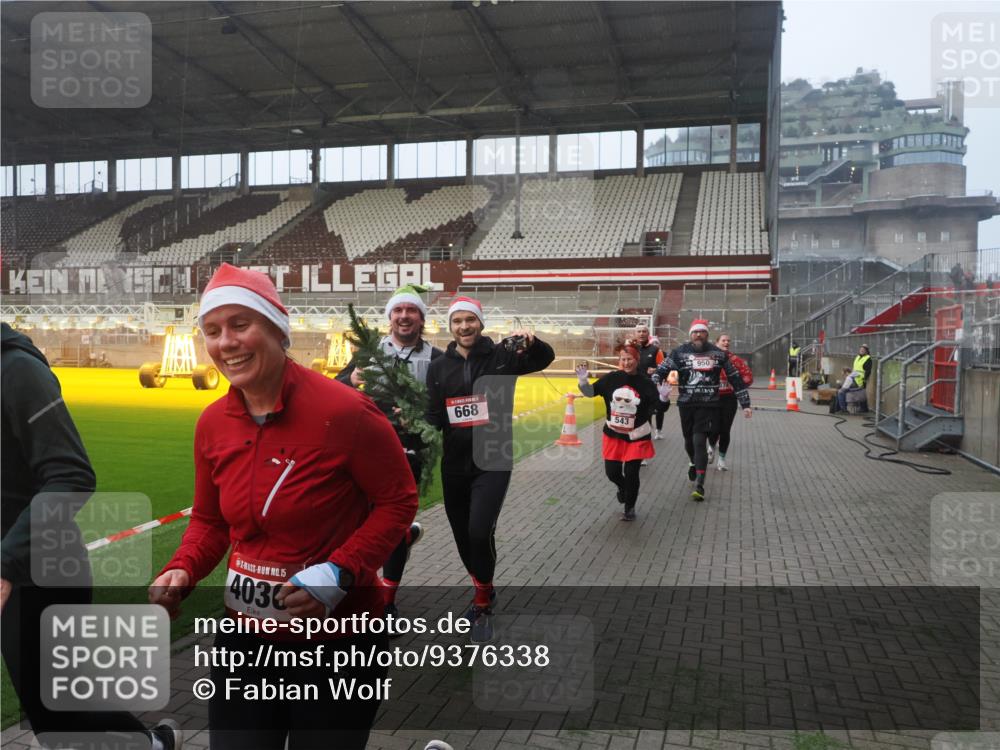 07.12.2025 - St. Pauli X-Mass-Run No. 15 Fabian Wolf http://msf.ph/oto/9376338 07.12.2025 10:05:24 Ziel 114, 543, 668, 950, 1121, 1316, 1374, 1481, 1661, 1761, 3186, 3386, 4036, 4556, 4558 meine-sportfotos.de