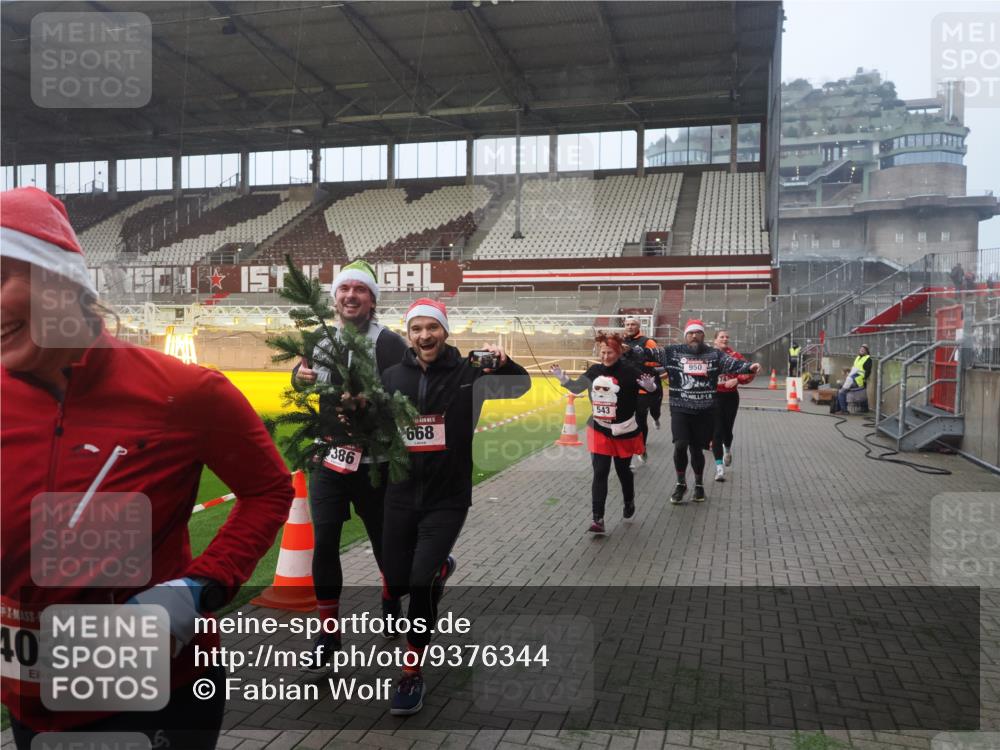 07.12.2025 - St. Pauli X-Mass-Run No. 15 Fabian Wolf http://msf.ph/oto/9376344 07.12.2025 10:05:25 Ziel 114, 543, 668, 950, 1121, 1316, 1374, 1481, 1661, 1761, 3186, 3386, 4036, 4556, 4558 meine-sportfotos.de