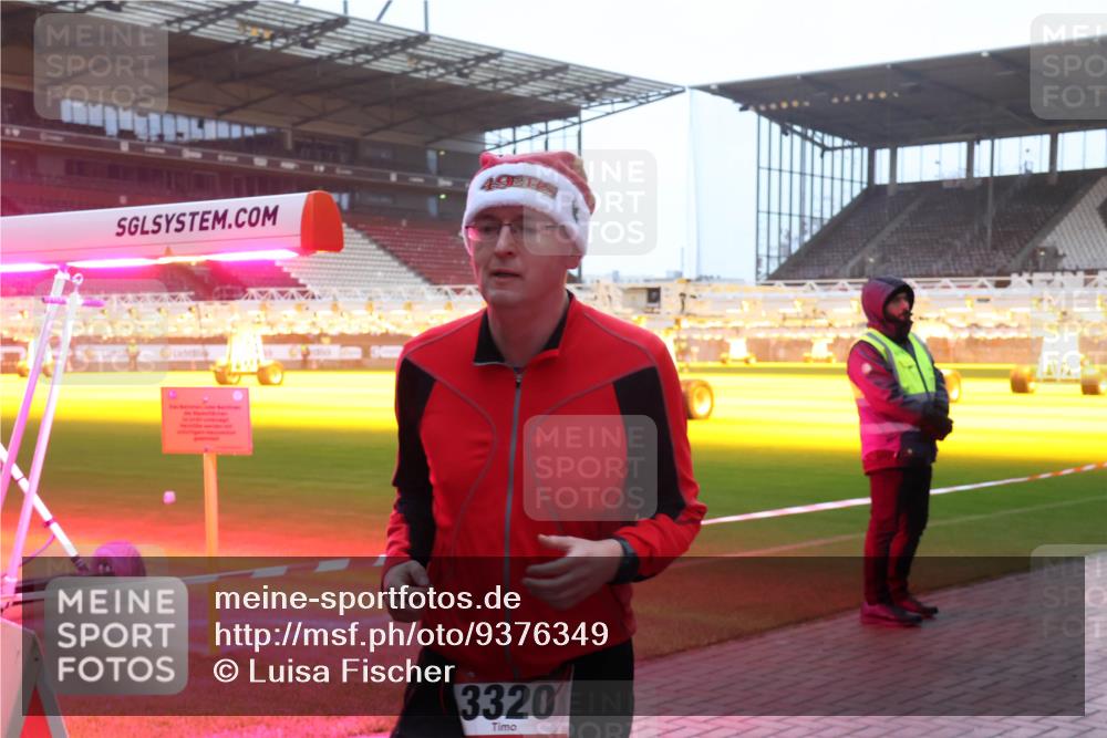 07.12.2025 - St. Pauli X-Mass-Run No. 15 Luisa Fischer http://msf.ph/oto/9376349 07.12.2025 09:57:34 Ziel 49, 3320, 198, 497, 632, 662, 1116, 1165, 2861, 3320, 4032, 4208, 4209 meine-sportfotos.de