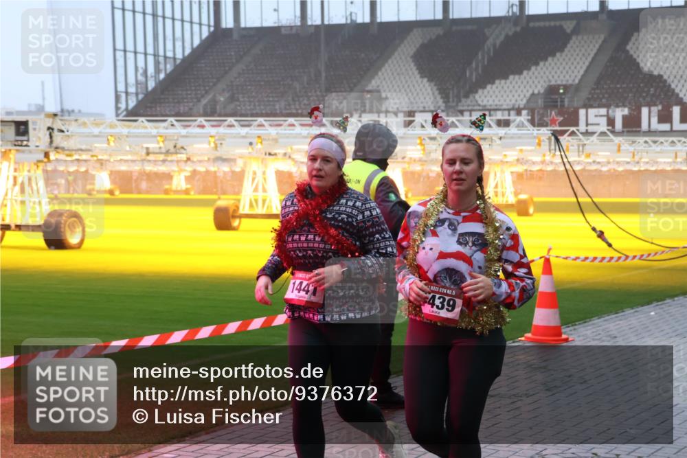 07.12.2025 - St. Pauli X-Mass-Run No. 15 Luisa Fischer http://msf.ph/oto/9376372 07.12.2025 11:08:19 Ziel 144, 15, 439, 77, 271, 273, 286, 293, 315, 332, 377, 389, 397, 623, 629, 635, 653, 772, 774, 1107, 1123, 1129, 1226, 1230, 1235, 1249, 1342, 1355, 1378, 1381, 1382, 1383, 1439, 1441, 1460, 1509, 1520, 1525, 1559, 1596, 1809, 1810, 1812, 1824, 1866, 1910, 2693, 4798, 4815 meine-sportfotos.de
