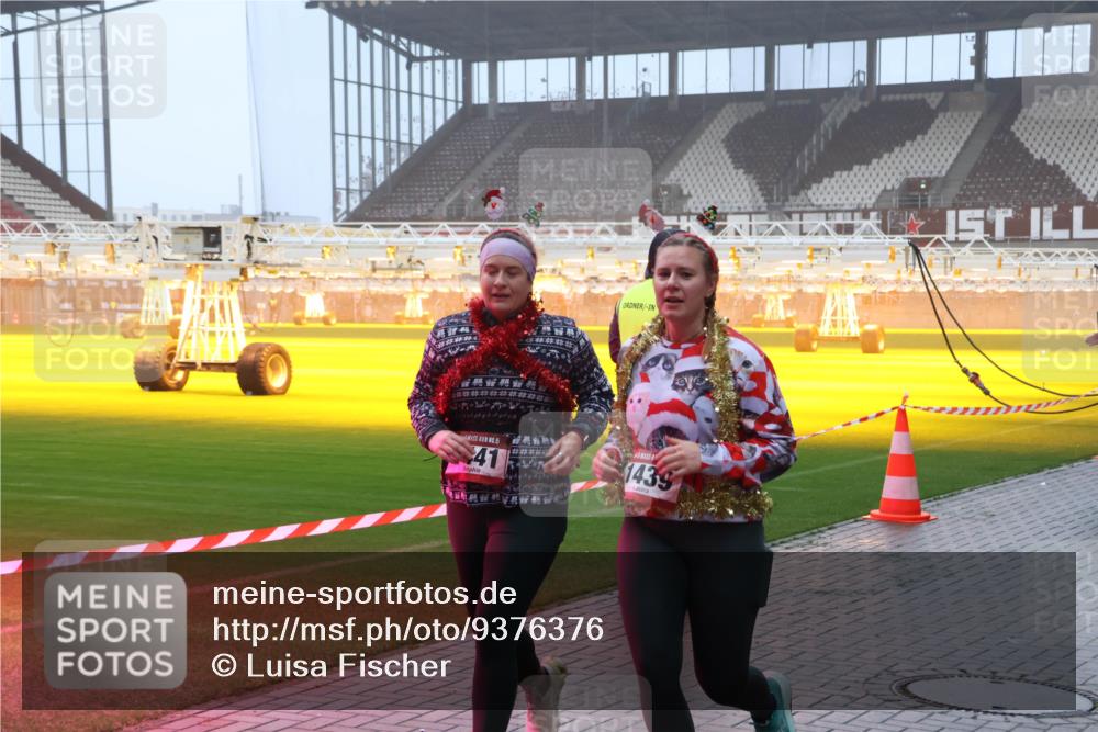 07.12.2025 - St. Pauli X-Mass-Run No. 15 Luisa Fischer http://msf.ph/oto/9376376 07.12.2025 11:08:20 Ziel 45, 45, 15, 41, 1439, 77, 271, 273, 286, 293, 315, 332, 377, 389, 397, 623, 629, 635, 653, 772, 774, 1107, 1123, 1129, 1226, 1230, 1235, 1249, 1342, 1355, 1378, 1381, 1382, 1383, 1439, 1441, 1460, 1509, 1520, 1525, 1559, 1560, 1596, 1809, 1810, 1812, 1824, 1866, 1910, 2693, 4798, 4815 meine-sportfotos.de