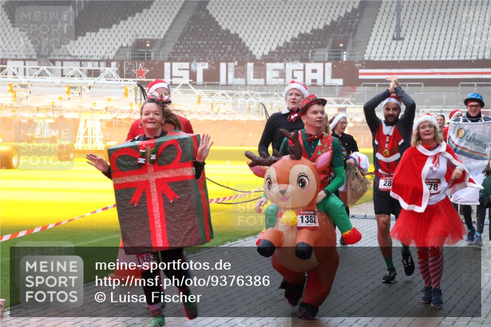 07.12.2025 - St. Pauli X-Mass-Run No. 15 Luisa Fischer http://msf.ph/oto/9376386 07.12.2025 11:08:22 Ziel 1383, 1382, 28, 78, 77, 100, 271, 273, 286, 293, 315, 332, 377, 389, 397, 623, 629, 635, 653, 772, 774, 1107, 1123, 1129, 1226, 1230, 1235, 1249, 1342, 1355, 1378, 1381, 1382, 1383, 1439, 1441, 1460, 1509, 1520, 1525, 1559, 1560, 1596, 1809, 1810, 1812, 1824, 1866, 1910, 2693, 4798, 4815 meine-sportfotos.de