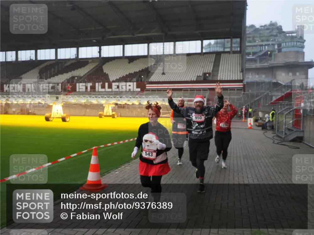 07.12.2025 - St. Pauli X-Mass-Run No. 15 Fabian Wolf http://msf.ph/oto/9376389 07.12.2025 10:05:26 Ziel 114, 543, 668, 950, 1121, 1316, 1374, 1481, 1661, 1761, 3186, 3386, 4036, 4556, 4558 meine-sportfotos.de