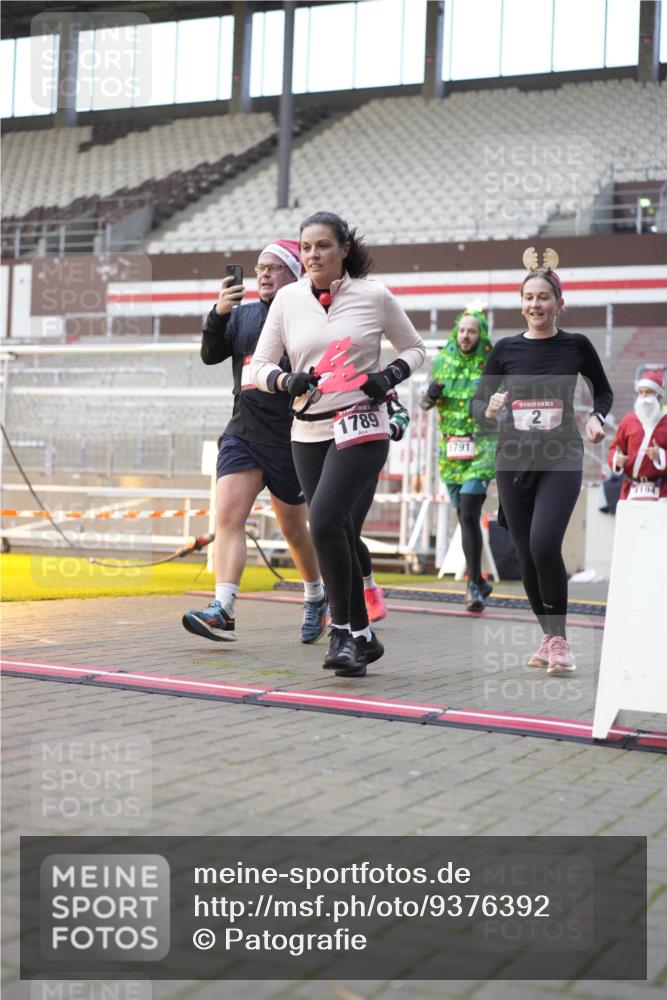 07.12.2025 - St. Pauli X-Mass-Run No. 15 Patografie http://msf.ph/oto/9376392 07.12.2025 10:05:41 Ziel 2, 3, 54, 123, 363, 385, 512, 945, 1215, 1222, 1789, 1791, 3231, 3877, 4194, 4195, 4552, 4555, 4559, 4560 meine-sportfotos.de