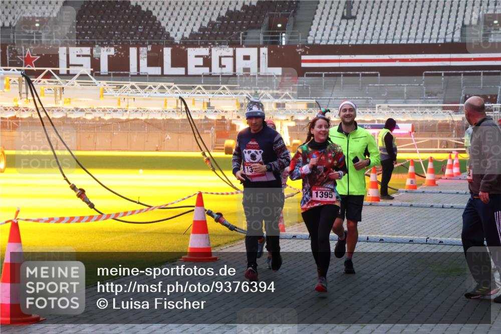 07.12.2025 - St. Pauli X-Mass-Run No. 15 Luisa Fischer http://msf.ph/oto/9376394 07.12.2025 09:57:47 Ziel 3503, 13, 1395, 497, 632, 1292, 1293, 1377, 1395, 2678, 2861, 3320, 4032 meine-sportfotos.de