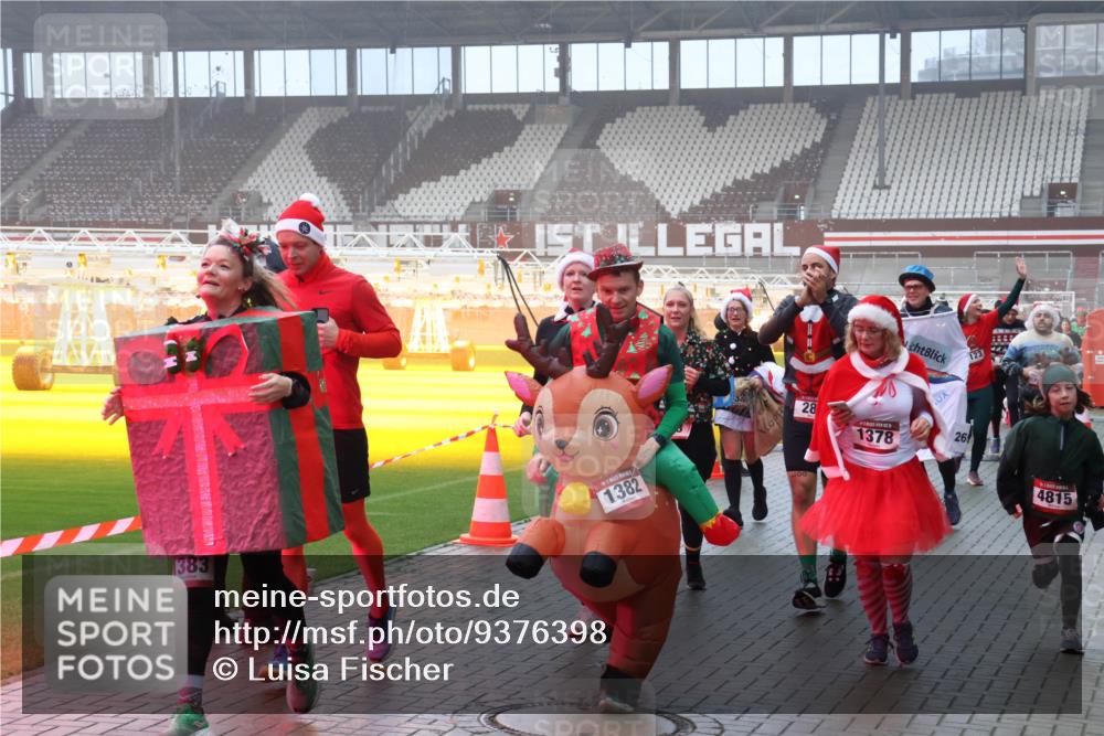 07.12.2025 - St. Pauli X-Mass-Run No. 15 Luisa Fischer http://msf.ph/oto/9376398 07.12.2025 11:08:23 Ziel 383, 1382, 28, 123, 1378, 26, 4815, 77, 100, 271, 273, 286, 293, 315, 332, 377, 389, 397, 623, 629, 635, 653, 772, 774, 1107, 1123, 1129, 1226, 1230, 1235, 1249, 1342, 1355, 1378, 1381, 1382, 1383, 1439, 1441, 1460, 1509, 1520, 1525, 1559, 1560, 1596, 1809, 1810, 1812, 1824, 1866, 1910, 2693, 4798, 4815 meine-sportfotos.de