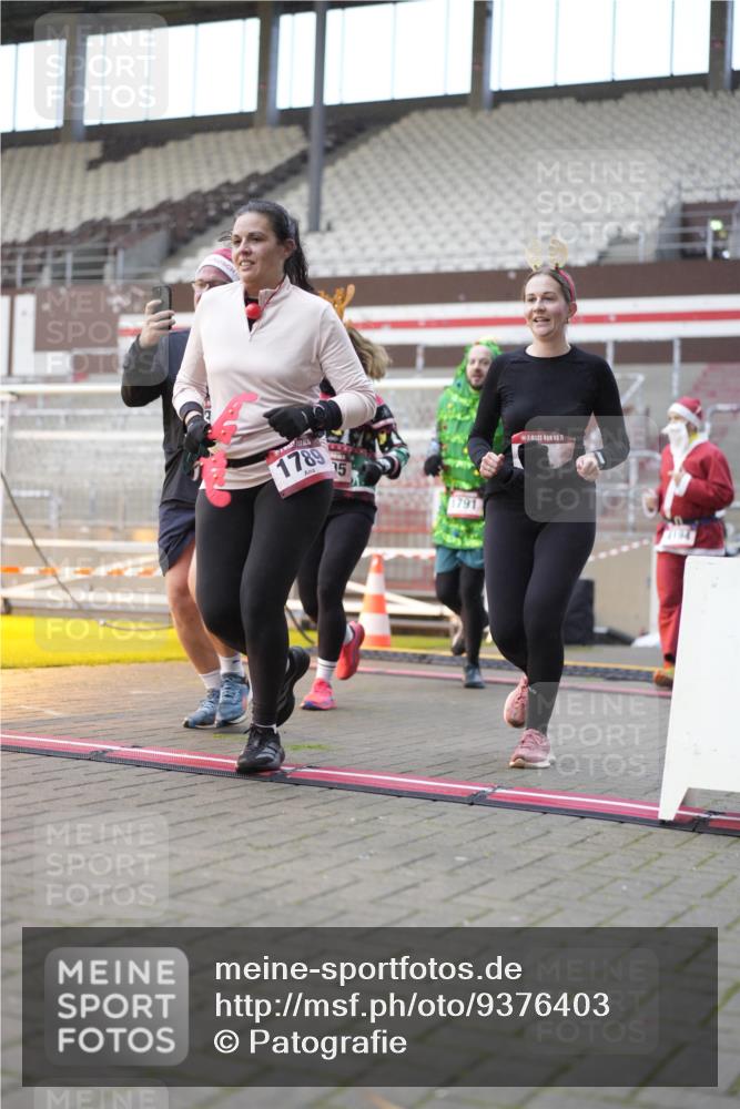 07.12.2025 - St. Pauli X-Mass-Run No. 15 Patografie http://msf.ph/oto/9376403 07.12.2025 10:05:41 Ziel 2, 3, 54, 123, 363, 385, 512, 945, 1215, 1222, 1789, 1791, 3231, 3877, 4194, 4195, 4552, 4555, 4559, 4560 meine-sportfotos.de